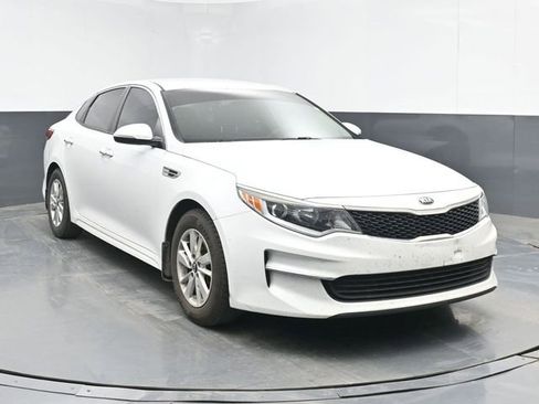 Used 2018 Kia Optima LX w/ Convenience Package image 2