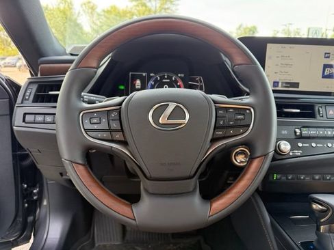 Used 2025 Lexus ES 300h Ultra Luxury w/ Accessory Package (Z2) FWD image 14
