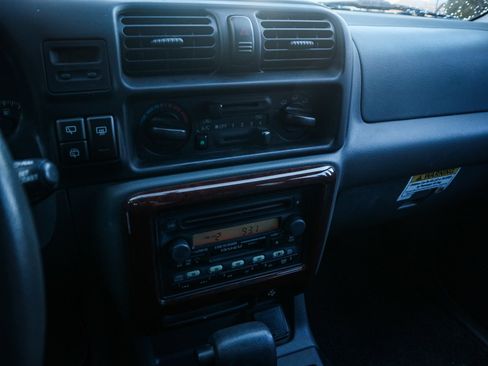 Used 2002 Isuzu Rodeo LS image 24