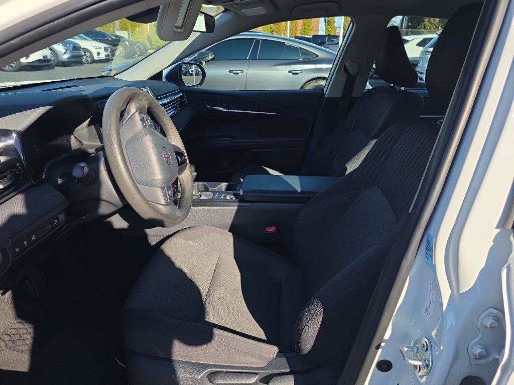 Used 2025 Toyota Camry LE AWD/4WD image 10