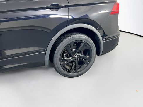Used 2023 Volkswagen Tiguan SE R-Line image 30