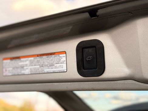 Used 2017 Toyota Sienna XLE Premium image 39