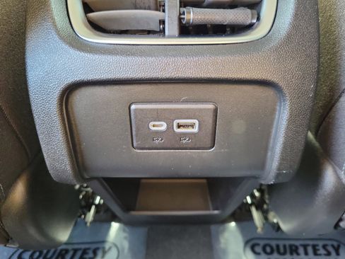 Used 2023 Chevrolet Blazer LT image 9