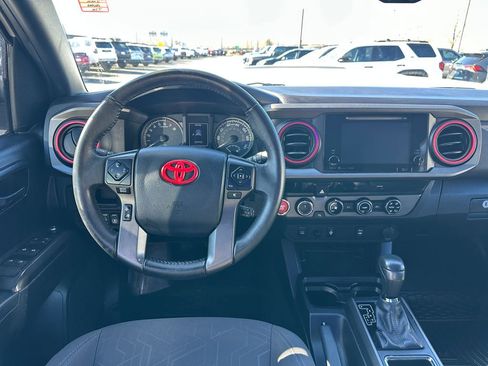 Used 2017 Toyota Tacoma TRD Sport w/ Tow Package (A/T) image 14