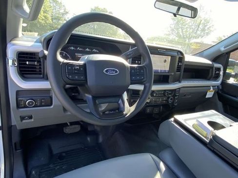New 2025 Ford F550 4x4 Regular Cab Super Duty w/ XL Chrome Package image 9