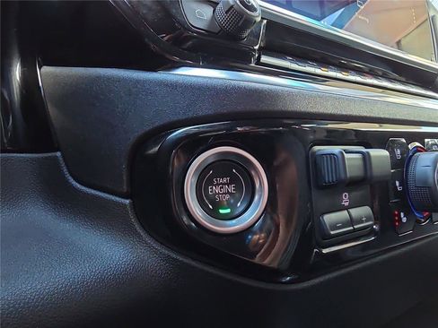 Used 2025 Chevrolet Silverado 1500 LTZ AWD/4WD image 20