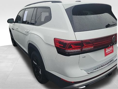 Used 2024 Volkswagen Atlas Peak Edition SE image 2