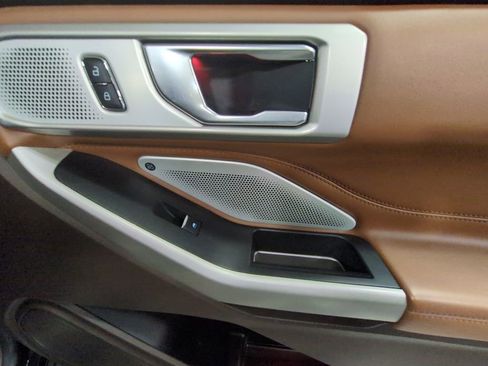 Used 2022 Ford Explorer King Ranch w/ Premium Technology Package image 26