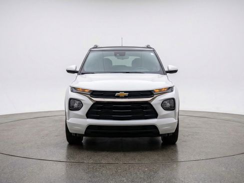 Used 2025 Chevrolet TrailBlazer LT FWD image 2