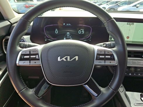 Certified 2023 Kia Telluride S w/ S Sunroof Package AWD/4WD image 19