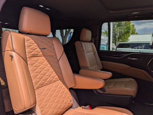 Used 2023 Cadillac Escalade ESV Premium Luxury w/ Touring Package AWD/4WD image 28
