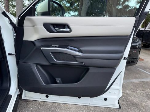 Used 2023 Nissan Pathfinder SL w/ SL Premium Package FWD image 24