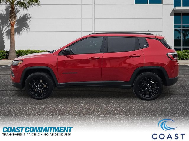 Used 2025 Jeep Compass Latitude w/ Altitude Special Edition AWD/4WD image 9