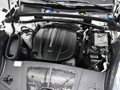 Used 2021 Porsche Macan AWD/4WD image 7