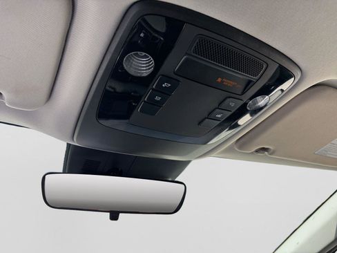 Used 2022 Kia Carnival LX FWD image 31