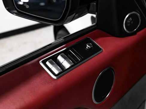 Used 2019 Land Rover Range Rover Sport HST image 38