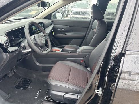 New 2026 Nissan Kicks SR FWD image 6