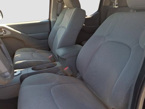 Used 2021 Nissan Frontier SV w/ Midnight Edition Floor Mats AWD/4WD image 11