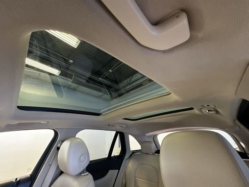Used 2019 Mercedes-Benz GLC 300 GLC 300 w/ Premium Package image 21