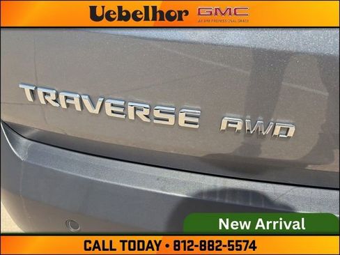 Used 2021 Chevrolet Traverse LT image 12