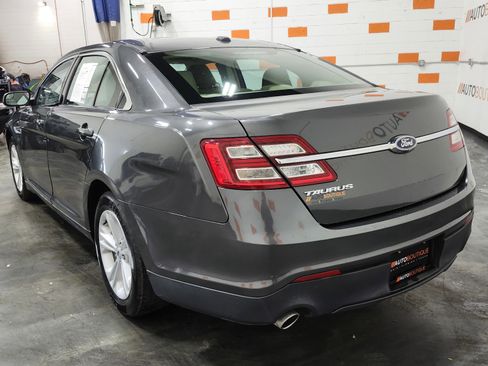 Used 2016 Ford Taurus SE image 13