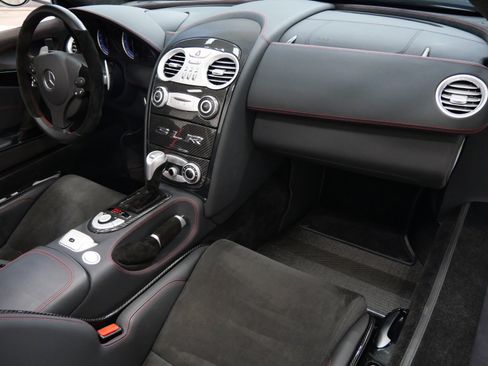 Used 2009 Mercedes-Benz SLR image 14
