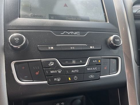 Used 2020 Ford Fusion SE AWD/4WD image 28