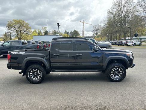 Used 2018 Toyota Tacoma TRD Off-Road image 6
