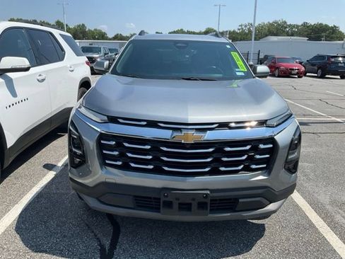 Used 2025 Chevrolet Equinox LT w/ Convenience Package II FWD image 2