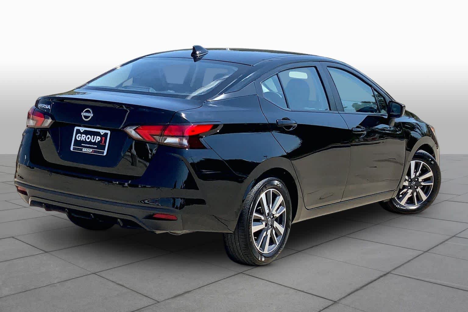 Used 2025 Nissan Versa SV FWD image 13