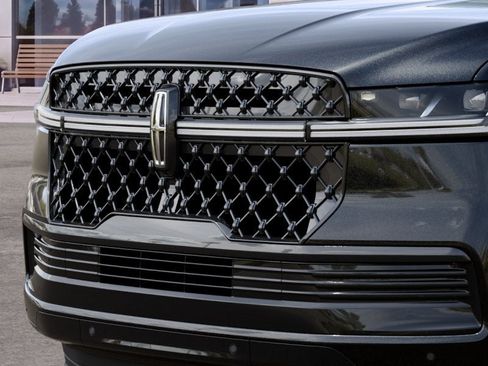 New 2027 Lincoln Navigator Reserve w/ Jet Appearance Package AWD/4WD image 17
