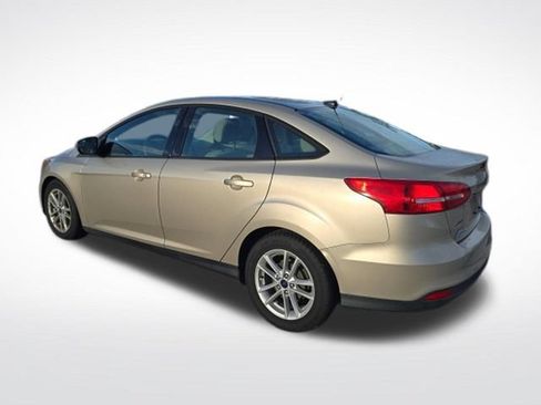Used 2018 Ford Focus SE FWD image 5