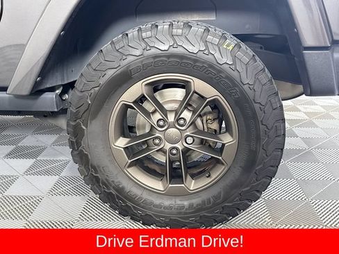 Used 2016 Jeep Wrangler Sahara AWD/4WD image 4