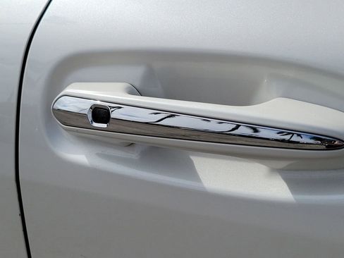 Used 2021 Toyota Sienna XLE image 12