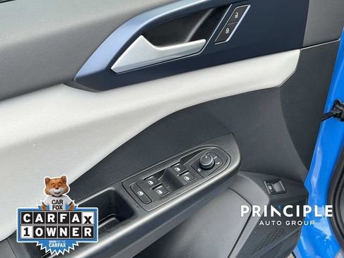 Used 2022 Volkswagen Taos SE w/ Panoramic Sunroof Package image 12