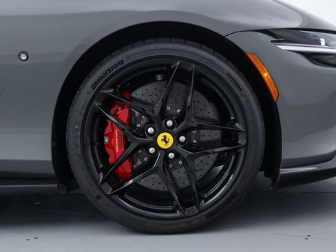 Certified 2025 Ferrari Roma Spider RWD image 19