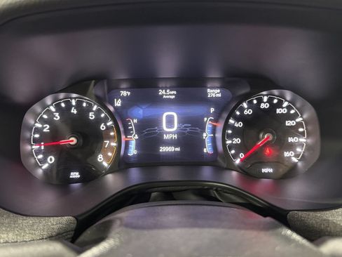 Used 2025 Jeep Compass Latitude w/ Sun & Sound Group AWD/4WD image 8