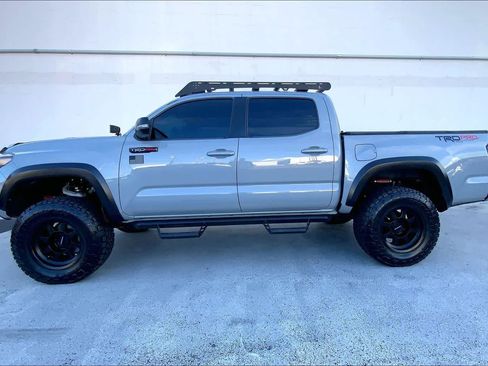 Used 2017 Toyota Tacoma TRD Pro AWD/4WD image 3