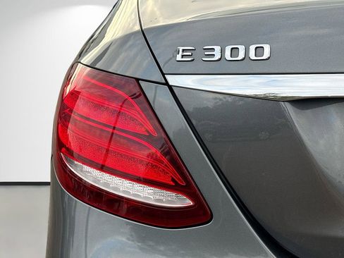 Used 2018 Mercedes-Benz E 300 w/ Premium 1 Package image 10