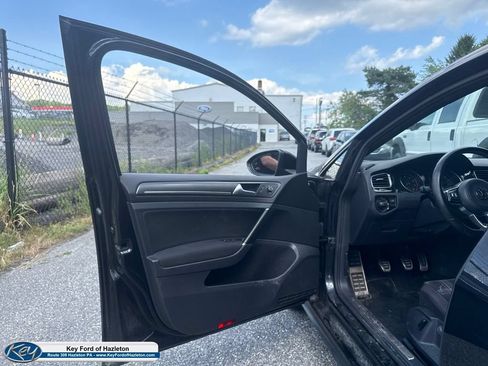 Used 2018 Volkswagen GTI SE FWD image 15