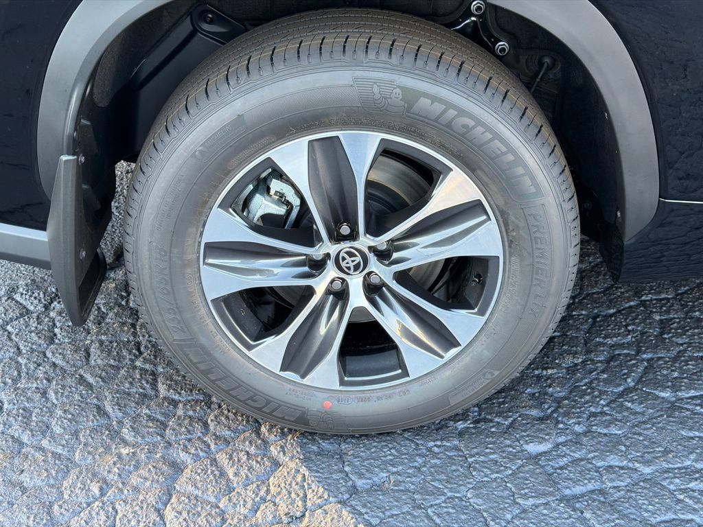 New 2026 Toyota Highlander XLE AWD/4WD image 21