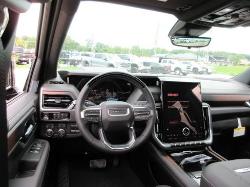 New 2026 GMC Yukon Denali w/ Denali Reserve Package AWD/4WD image 16