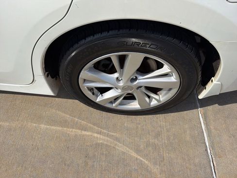 Used 2013 Nissan Altima 2.5 SV FWD image 7