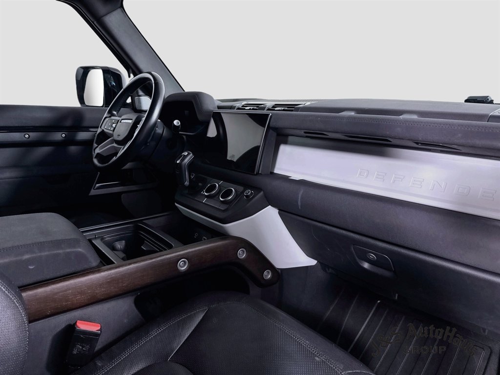 Used 2023 Land Rover Defender 130 X-Dynamic SE AWD/4WD image 38