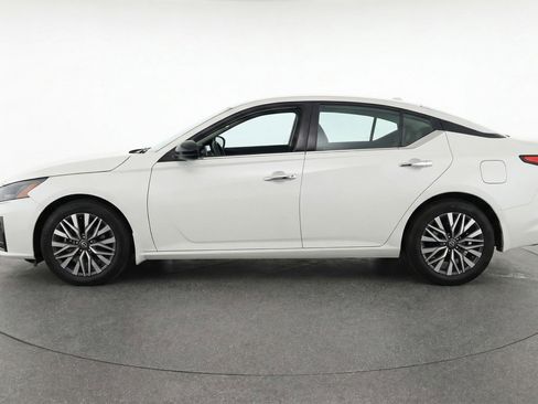 Used 2025 Nissan Altima 2.5 SV image 5