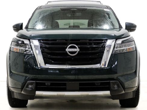 Used 2023 Nissan Pathfinder SL image 2