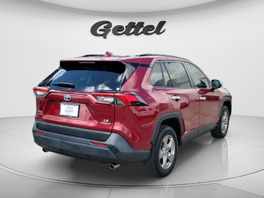 Used 2024 Toyota RAV4 LE AWD/4WD image 5