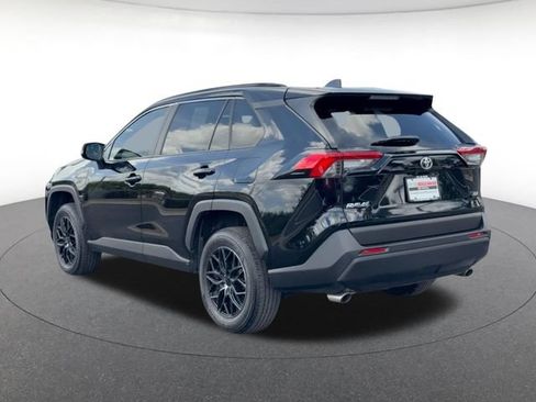 Used 2024 Toyota RAV4 XLE w/ Convenience Package FWD image 4