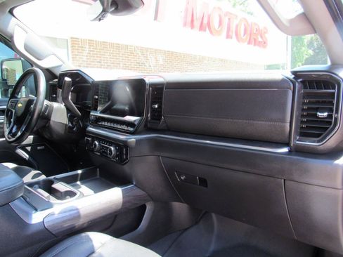 Used 2025 Chevrolet Silverado 2500 LTZ w/ LTZ Premium Package AWD/4WD image 42