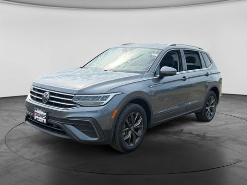 Used 2023 Volkswagen Tiguan SE AWD/4WD image 4